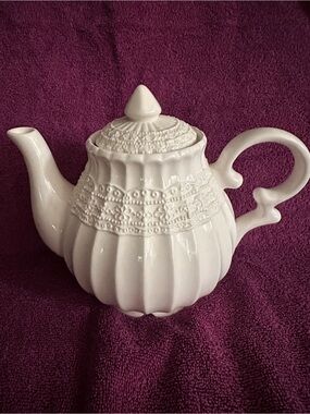 Lefton Irish Lace Cream Teapot - Pre Owned